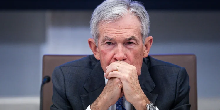 Hopes for December Rate Cut Fade as Powell Faces Divided Fed