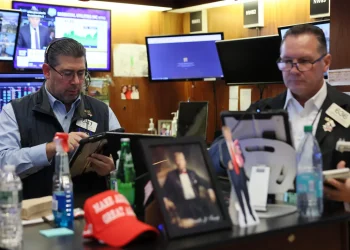 Stock Futures Rise Ahead of Supreme Court Tariff Case and Musk Pay Vote