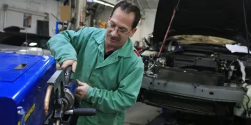 U.S. Workers’ Share of GDP Falls to Its Lowest Level Since 1947