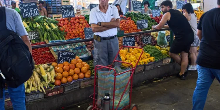 Argentina Inflation Debate Deepens as Economists Question Official Data