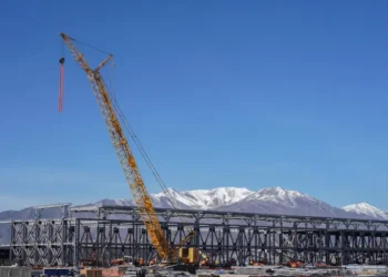 U.S. Construction Labor Shortage Deepens as AI Spending Collides With Retirements