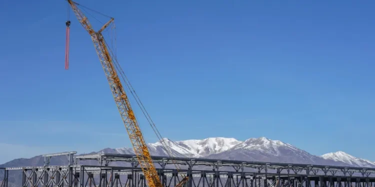 U.S. Construction Labor Shortage Deepens as AI Spending Collides With Retirements