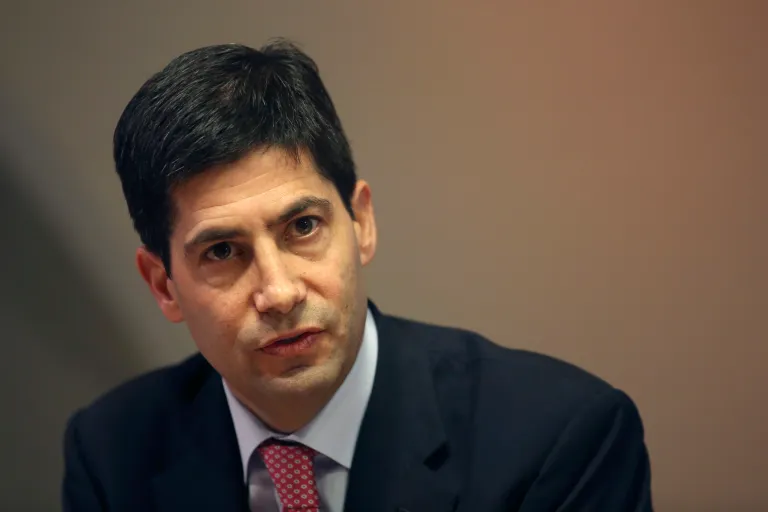 Gold and Silver Prices Fall as Kevin Warsh Fed Nomination Deflates FOMO Trade