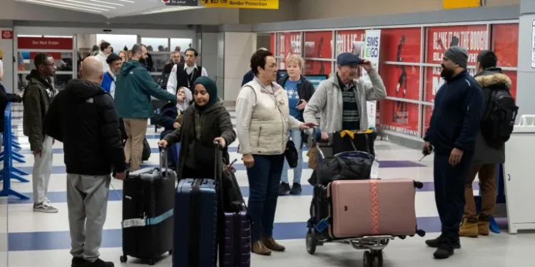 Americans Stranded in Middle East Turn to WhatsApp and Social Media to Find Routes Home