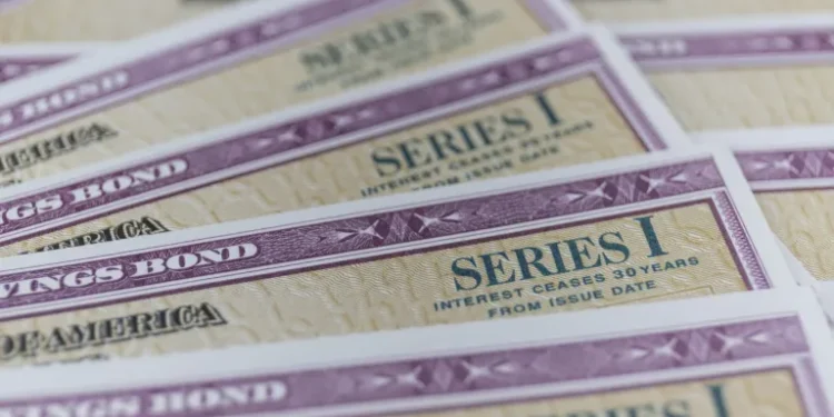 US Debt and Corporate Bond Surge Collide as War Spending Lifts Borrowing Costs