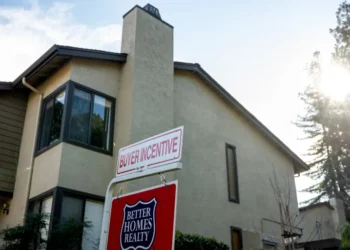 US Housing Market Imbalance Hits Record as Sellers Outnumber Buyers by Nearly 50%