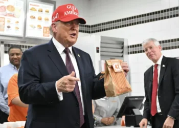 US National Debt Interest Nears $1 Trillion, Surpassing Defense and Medicaid Spending