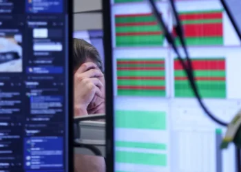 Markets Brace for Strait of Hormuz Crisis as U.S. and Iran Escalate Threats