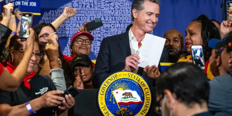 California $20 fast-food minimum wage delivered higher pay, with fewer downsides than critics forecast