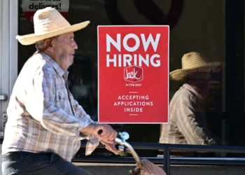 US Hiring Rate Falls to Pandemic-Era Levels as Job Market Momentum Stalls