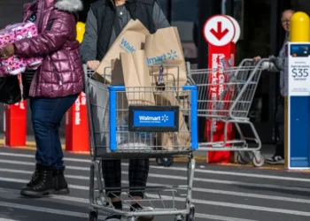 Walmart Recession Signal Climbs to 2008 Levels as Economic Risks Build
