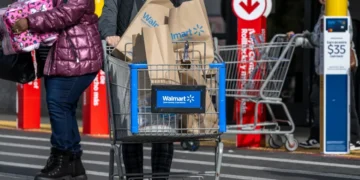 Walmart Recession Signal Climbs to 2008 Levels as Economic Risks Build