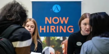 US Labor Market Shift Allows Job Losses Without Rising Unemployment