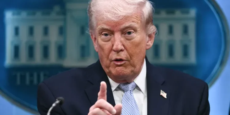 Trump Budget Growth Assumptions Face Scrutiny as $39 Trillion Debt Looms