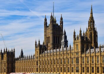 Second Passport Application UK: Requirements and the 2026 Entry Rule — Stunning view of the historic Palace of Westminster in London under a clear blue sky.