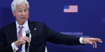 Jamie Dimon Avoids Long-Term Treasuries as U.S. Debt Risks Grow